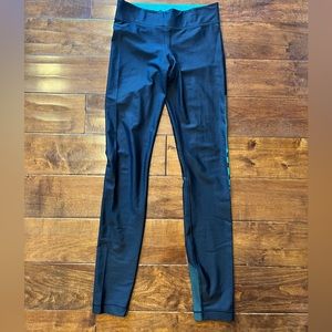 Under Armour black and green size medium tall compression leggings. Like new!
